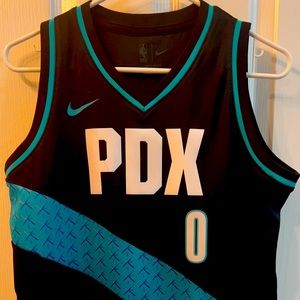 Portland trailblazer city jersey kids size large. PDX carpet. Damian Lillard